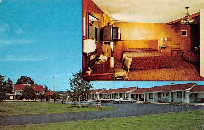 Colonial Motel - Vintage Postcard